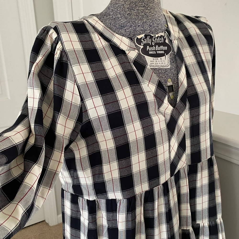 Sz L PETITE Maeve Anthropologie Black White Red Plaid TIERED Dress Lined V Neck